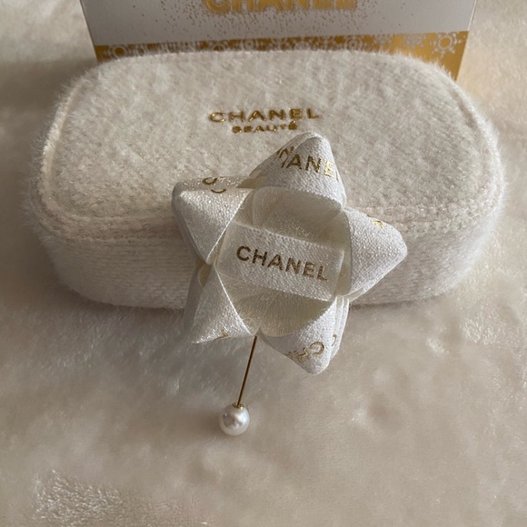CHANEL Beaute’ Cosmetic Bag - Picture 7 of 10